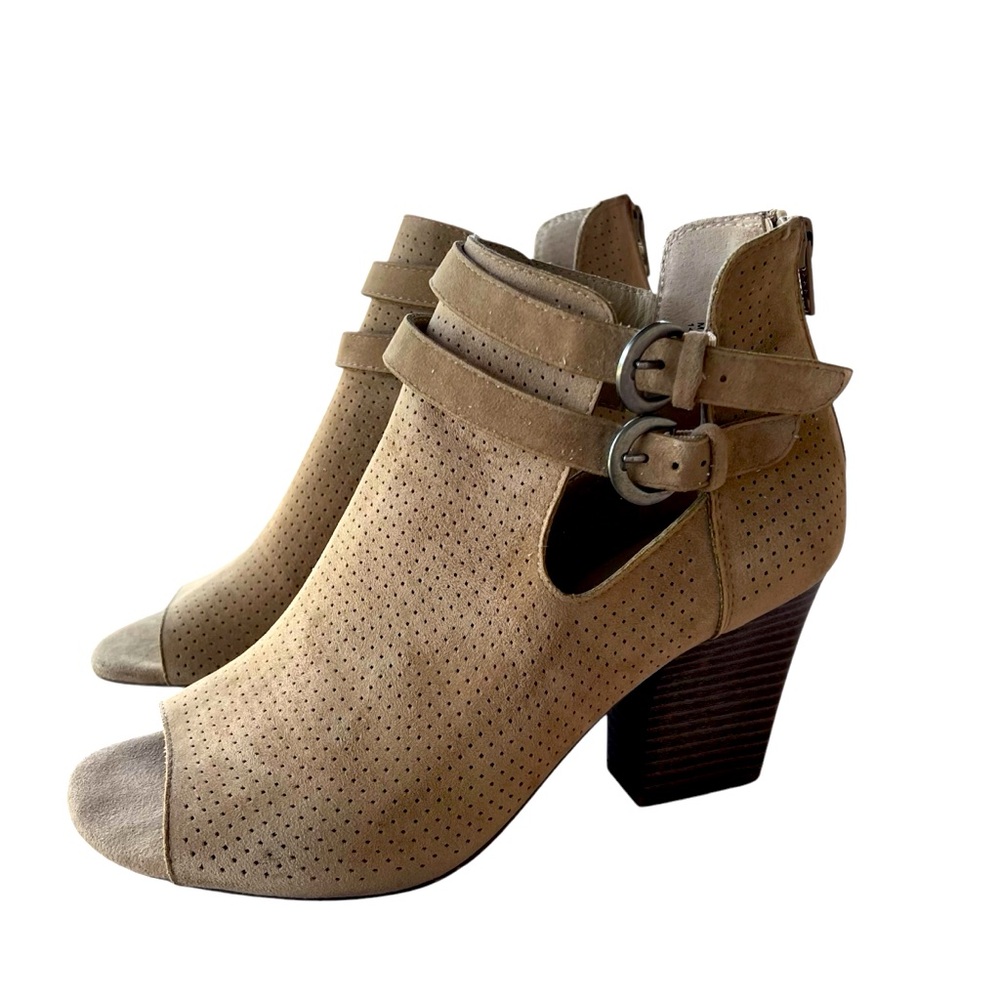 White Mountain Women's Beige Ankle Fabric Boots Block Heels Size 7.5 M